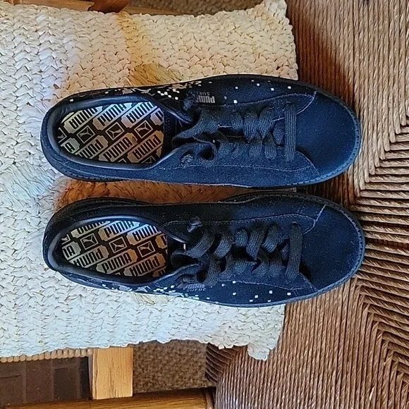 NWOT, Puma suede platform DigitEmb sneakers, black, size 10