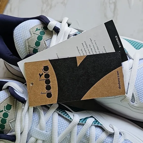 NWOT The Box Diadora B.ICON 2 Men's Tennis Shoes.
