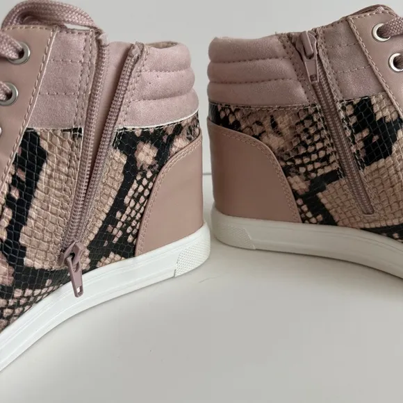 NWT Aldo Snake Print Wedge Sneakers Size 7