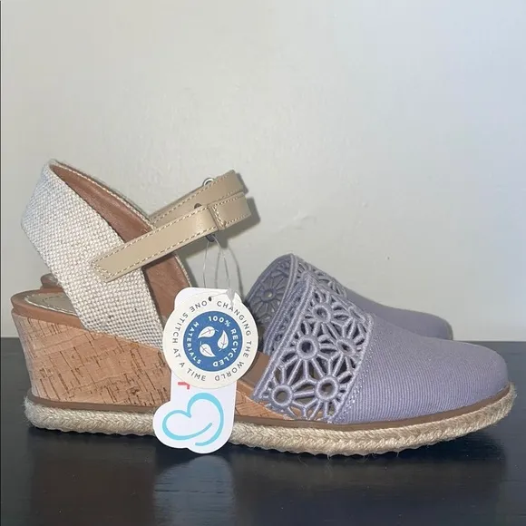 NWT Baretraps OLICIA Women's Sandals Lavender Size 8 M. 100% Recycled Material.
