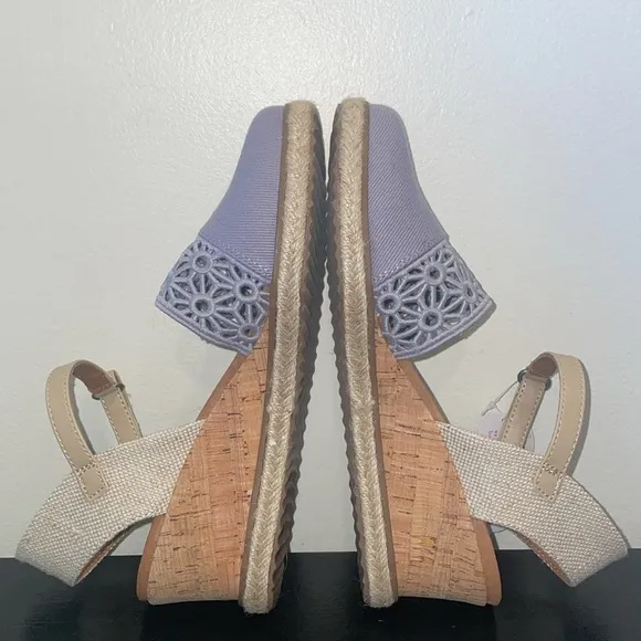 NWT Baretraps OLICIA Women's Sandals Lavender Size 8 M. 100% Recycled Material.