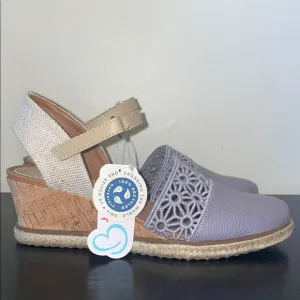 NWT Baretraps OLICIA Women's Sandals Lavender Size 8 M. 100% Recycled Material.