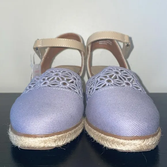 NWT Baretraps OLICIA Women's Sandals Lavender Size 8 M. 100% Recycled Material.