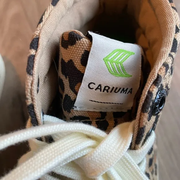 NWT Cariuma OCA High Top Sneakers