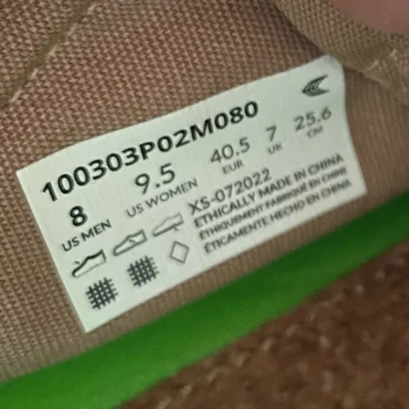 NWT Cariuma OCA High Top Sneakers