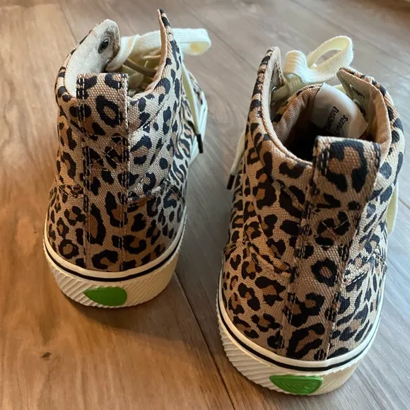 NWT Cariuma OCA High Top Sneakers