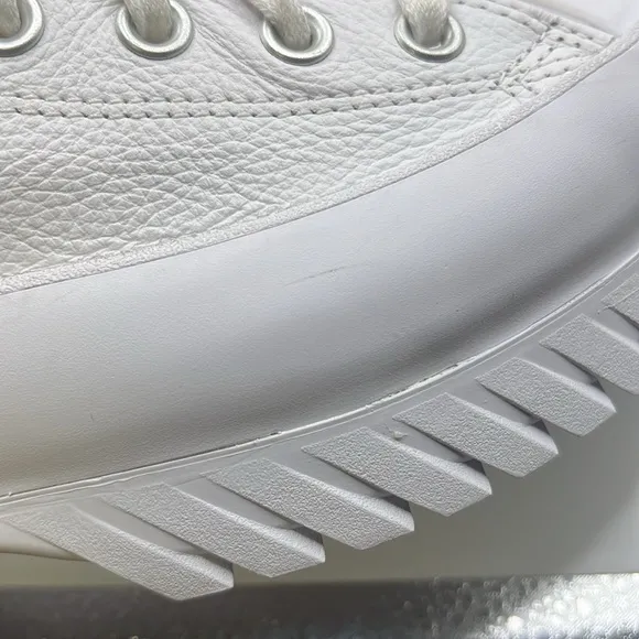 NWT Converse Lugged 2.0 Platform Shoe Sneakers High Top White Leather Womens 10