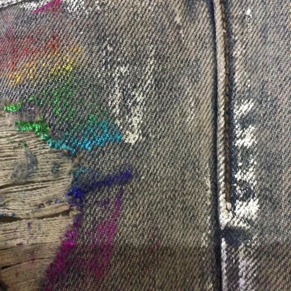 NWT Crazy 3D Embroidered Flowers beautiful jeans!