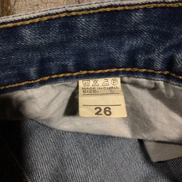NWT Crazy 3D Embroidered Flowers beautiful jeans!