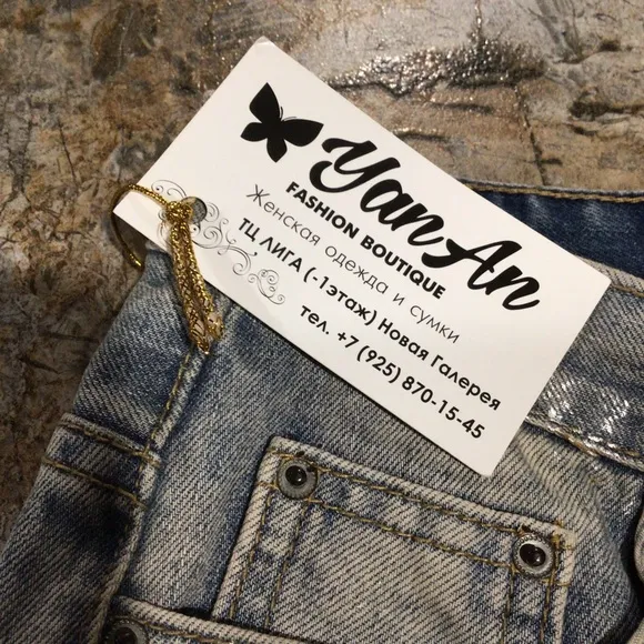 NWT Crazy 3D Embroidered Flowers beautiful jeans!