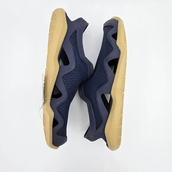 NWT Crocs Swiftwater Mesh Wave Men's Sandals/water shoes, Navy Blue/Khaki, 8M
