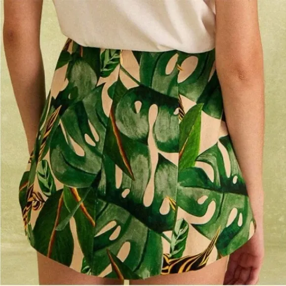 NWT Farm Rio Tropical Leaves Shorts Skort Size Large