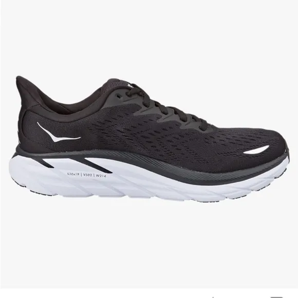 NWT HOKA ONE ONE NIB Women's Clifton 8 Black/White. Size 6 Wide   DS-082