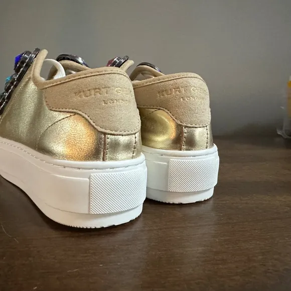 NWT Kurt Geiger London Size 6 Laney Octavia Gold Sneakers