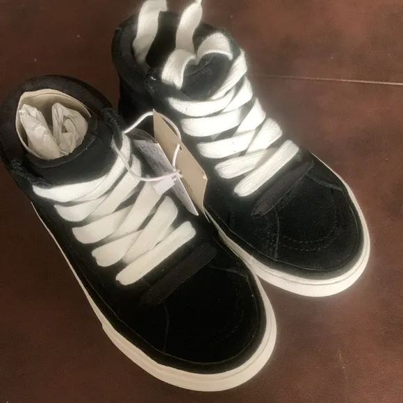 NWT Leather black suede high top sneakers