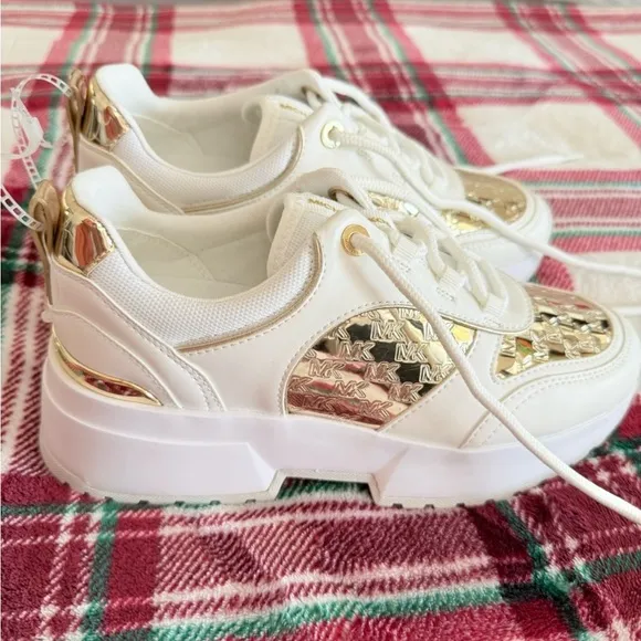 NWT Michael kors lace up athletic shoes size 6
