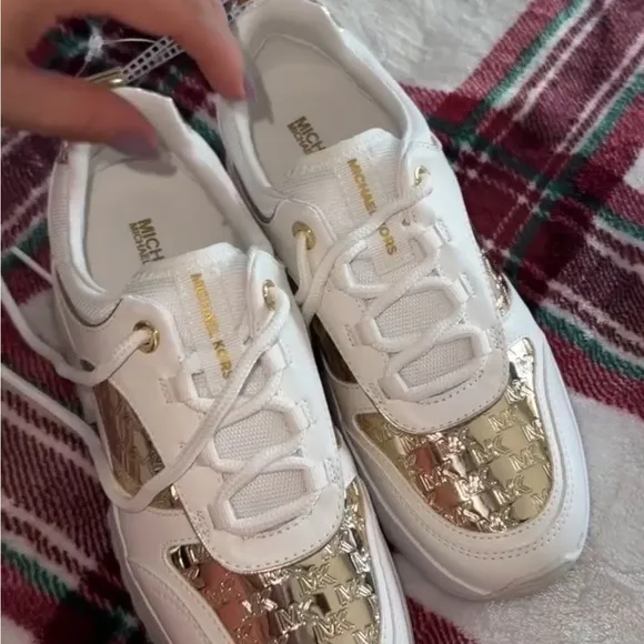 NWT Michael kors lace up athletic shoes size 6