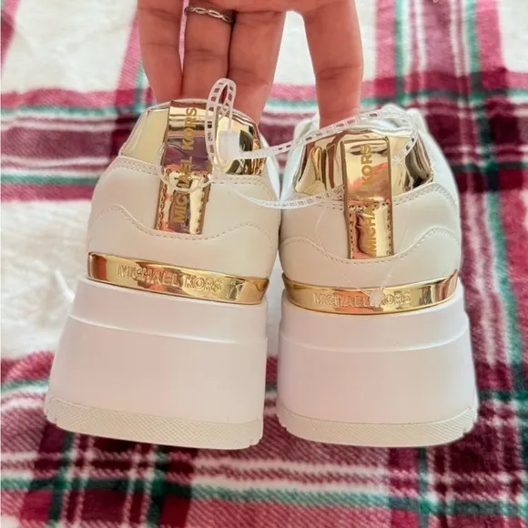 NWT Michael kors lace up athletic shoes size 6