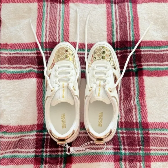 NWT Michael kors lace up athletic shoes size 6