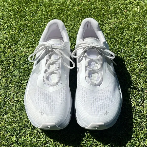 NWT ON CLOUDMONSTER Shoes