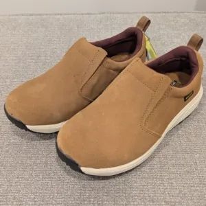 NWT Skechers Kids / Boys  Waterproof Casual Outdoor Slip-on Tan Shoes, size 5