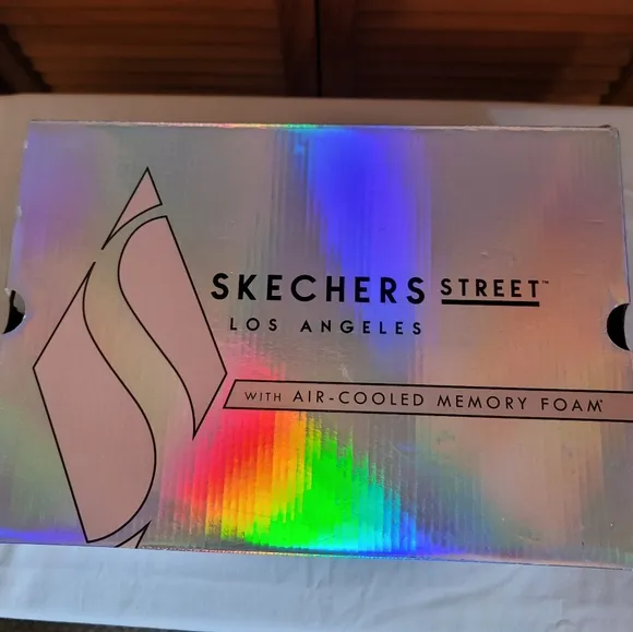NWT Skechers Street Los Angeles Million Air - AIR-ESS Sneakers Size 9