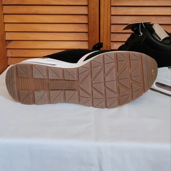 NWT Skechers Street Los Angeles Million Air - AIR-ESS Sneakers Size 9