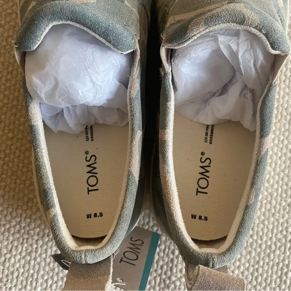 NWT TOMS Tristan Green Camo Slip-On Sneakers Suede Upper OrthoLite Size 8.5M