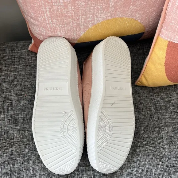 NWT Tretorn Blaire Platform Satin Sneaker Size 7