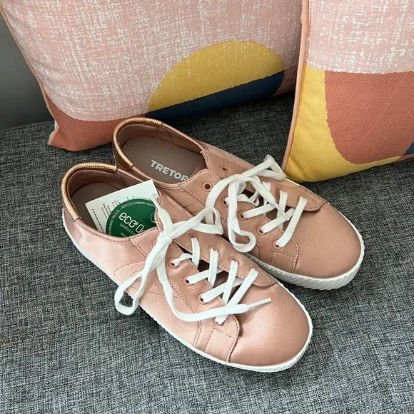 NWT Tretorn Blaire Platform Satin Sneaker Size 7
