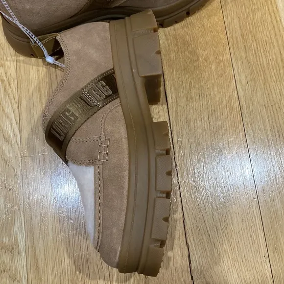 NWT Ugg Womens Ashton Suede Chestnut casual Classic  outdoor shoes