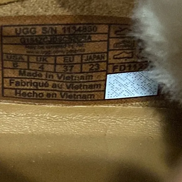 NWT Ugg Womens Ashton Suede Chestnut casual Classic  outdoor shoes