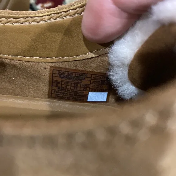 NWT Ugg Womens Ashton Suede Chestnut casual Classic  outdoor shoes