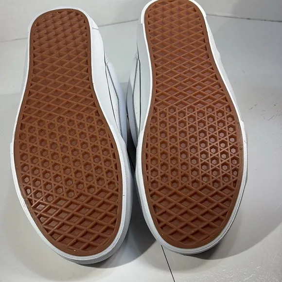 NWT Vans KNU Skool Mid top Skateboard Shoes Men’s 10