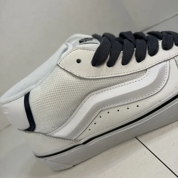 NWT Vans KNU Skool Mid top Skateboard Shoes Men’s 10