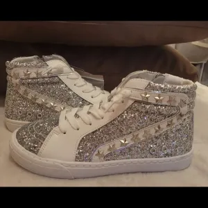 Nwt vintage havana ray glitter high top sneakers in silver