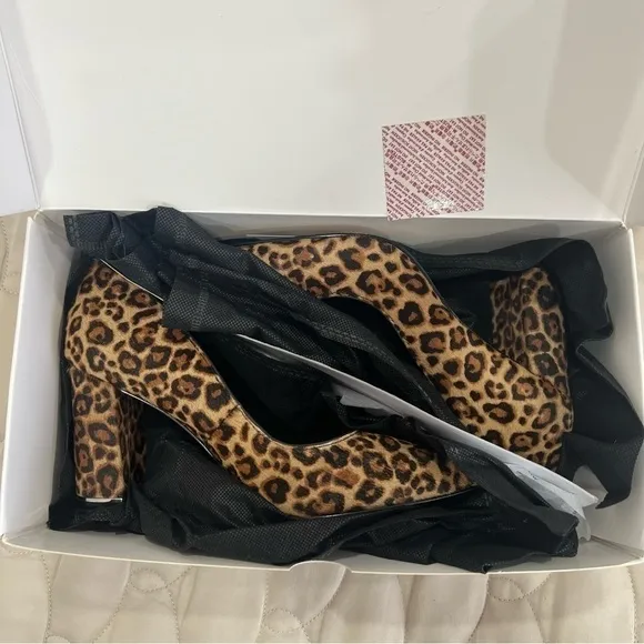 NWT. White House Black Market Elisa Signature Shoes