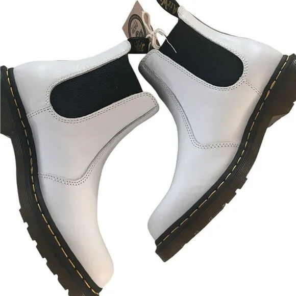 NWT Dr. Martens Smooth Leather Chelsea Boots.
