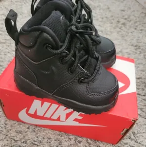 OFFERS✅️LIKE NEW Toddler Baby Nike Manoa LTR Sneaker boots shoes 4c
