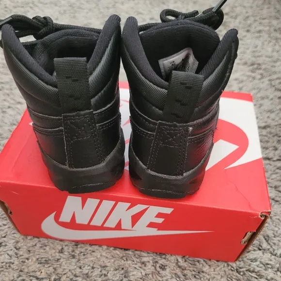 OFFERS✅️LIKE NEW Toddler Baby Nike Manoa LTR Sneaker boots shoes 4c
