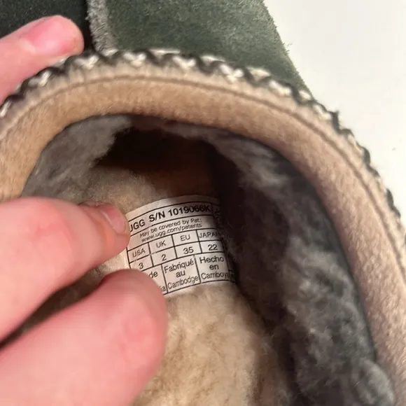 Olive green Tazman UGGS kids size 3 unisex inside/outside slippers great shape