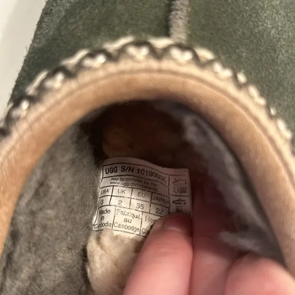 Olive green Tazman UGGS kids size 3 unisex inside/outside slippers great shape