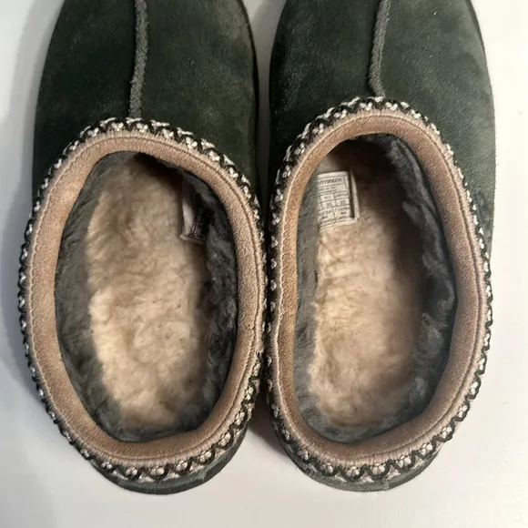 Olive green Tazman UGGS kids size 3 unisex inside/outside slippers great shape