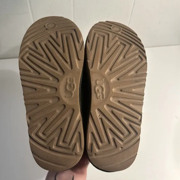 Olive green Tazman UGGS kids size 3 unisex inside/outside slippers great shape