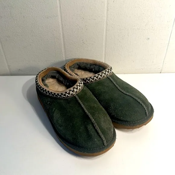 Olive green Tazman UGGS kids size 3 unisex inside/outside slippers great shape