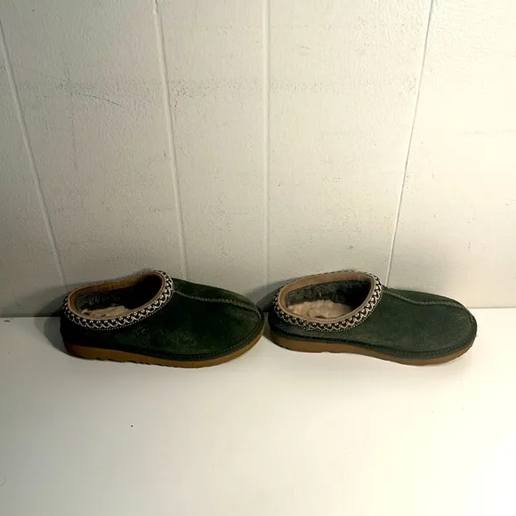 Olive green Tazman UGGS kids size 3 unisex inside/outside slippers great shape