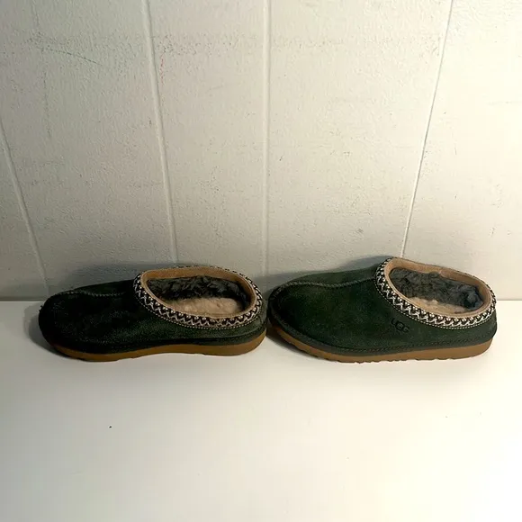 Olive green Tazman UGGS kids size 3 unisex inside/outside slippers great shape