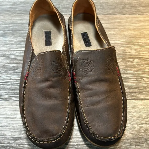 Olukai flat leather slip on shoes women’s size 9 (d31)