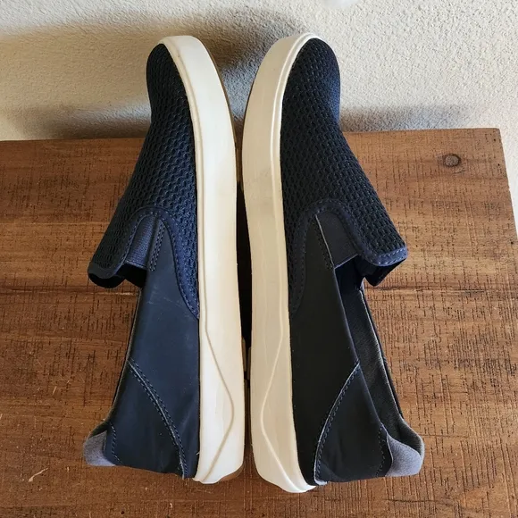 OluKai Mens Navy Lae‘ahi Breathable Slip On Shoes Size 10