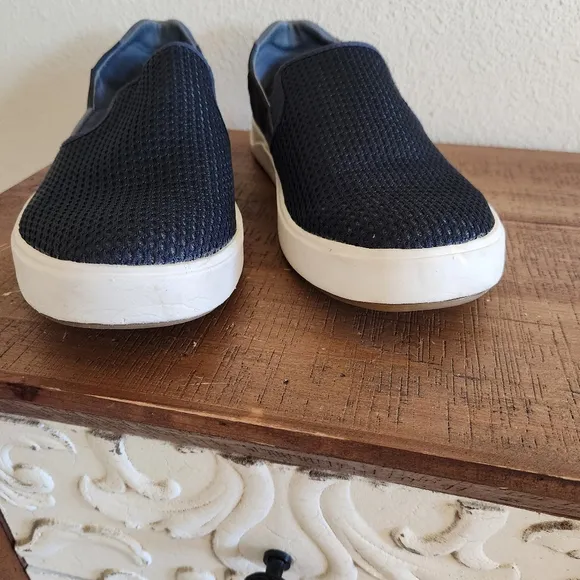 OluKai Mens Navy Lae‘ahi Breathable Slip On Shoes Size 10